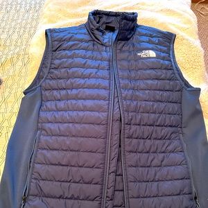 Men’s size large the north face vest